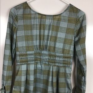 Women’s long sleeve top.